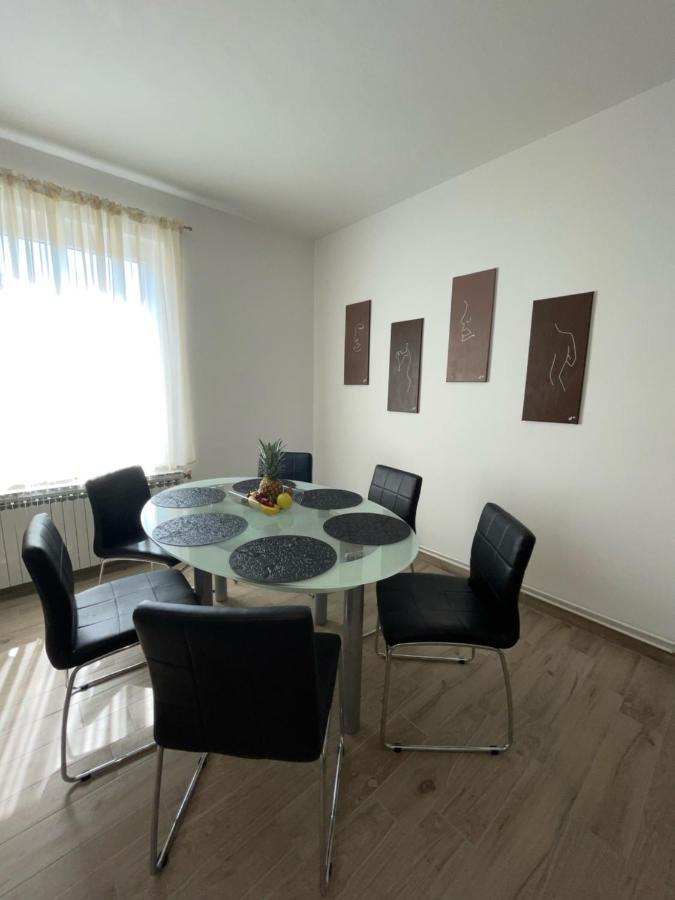 Apartman Varea Liznjan Luaran gambar