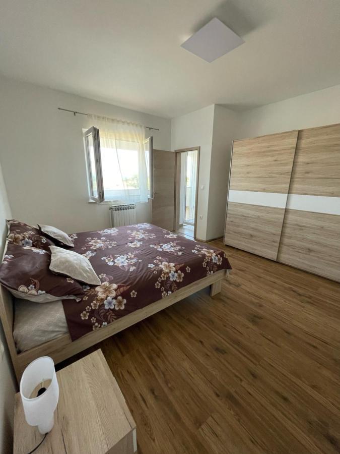 Apartman Varea Liznjan Luaran gambar