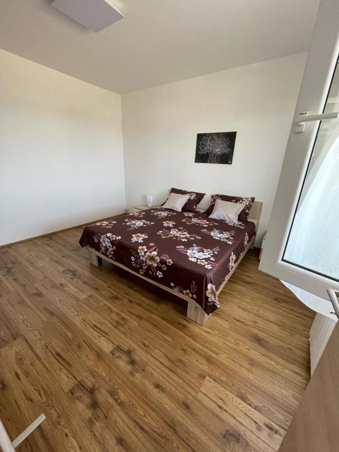 Apartman Varea Liznjan Luaran gambar